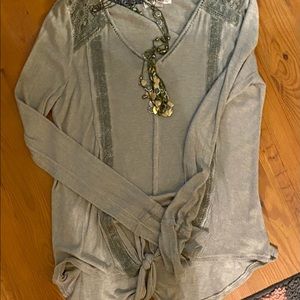 SOLD Knox Rose olive Green embroidered Top